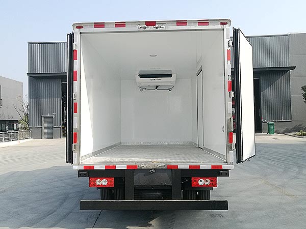 程力威牌CLW5041XLCB6型冷藏車(chē)